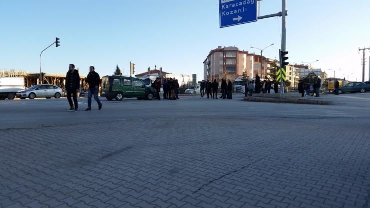 Kulu’da Otomobille Hafif Ticari Araç Çarpıştı