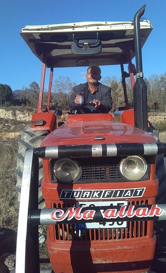 Canlı Yayında Şarkı Çalıp Göbek Attı, Traktörle Uçuruma Yuvarlandı