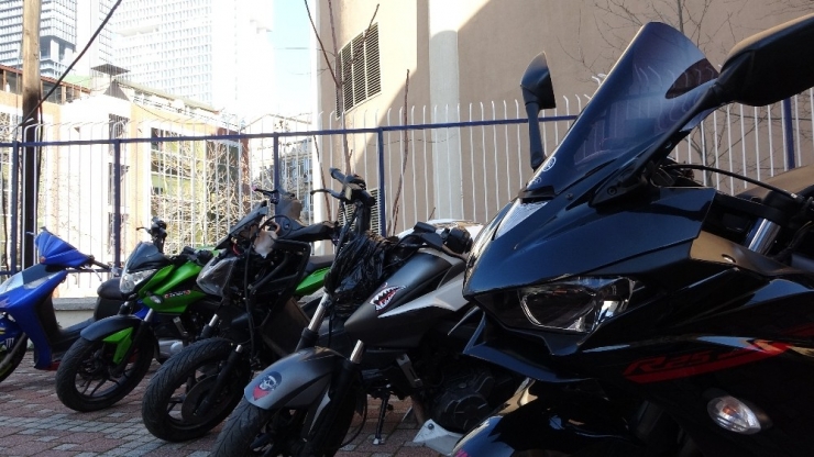 İstanbul’da 2 Buçuk Milyon Değerinde Otomobil Farı Çalan Hırsızlara Operasyon