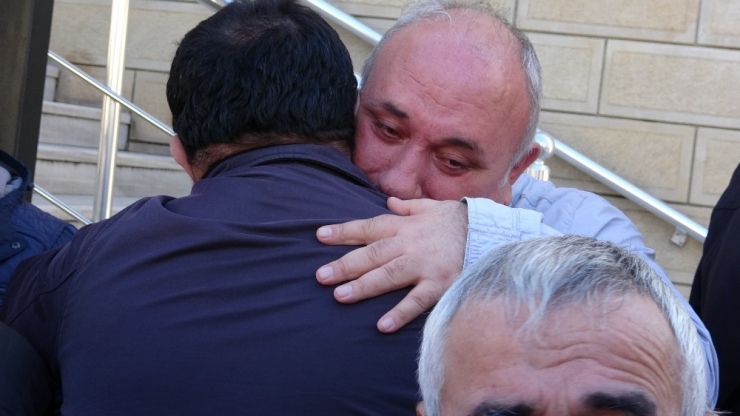 Servis Minibüsünün Altında Kalarak Hayatını Kaybeden Küçük Çocuk Son Yolculuğuna Uğurlandı