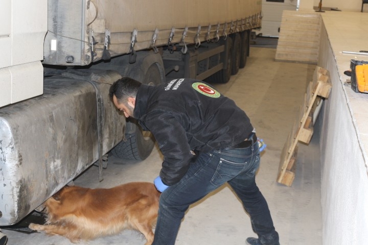 Gümrük Muhafaza Ekipleri Piyasa Değeri 100 Milyon Liranın Üzerinde Olan Uyuşturucu Madde Ele Geçirdi
