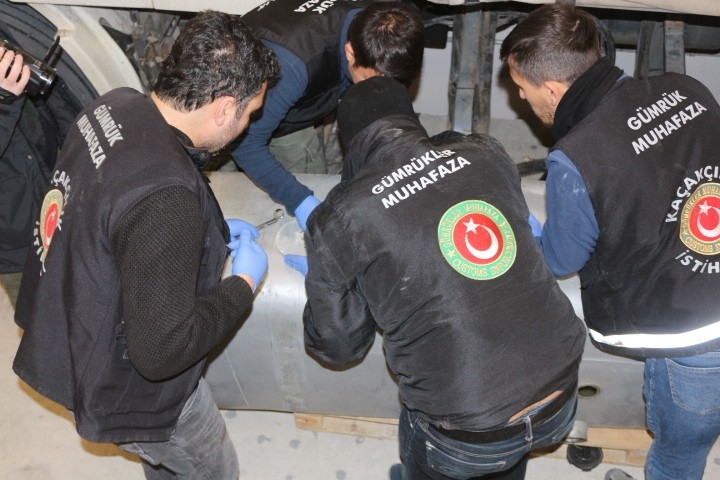Gümrük Muhafaza Ekipleri Piyasa Değeri 100 Milyon Liranın Üzerinde Olan Uyuşturucu Madde Ele Geçirdi
