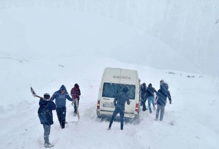 Tipide Mahsur Kalan Öğrenciler Kurtarıldı