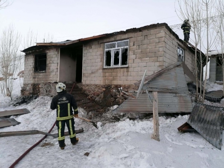 İtfaiye Ekiplerinin Zorlu Kış Mesaisi