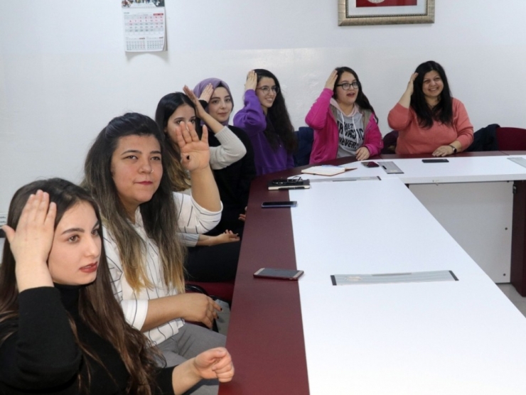 İşaret Dili Öğreniyorlar