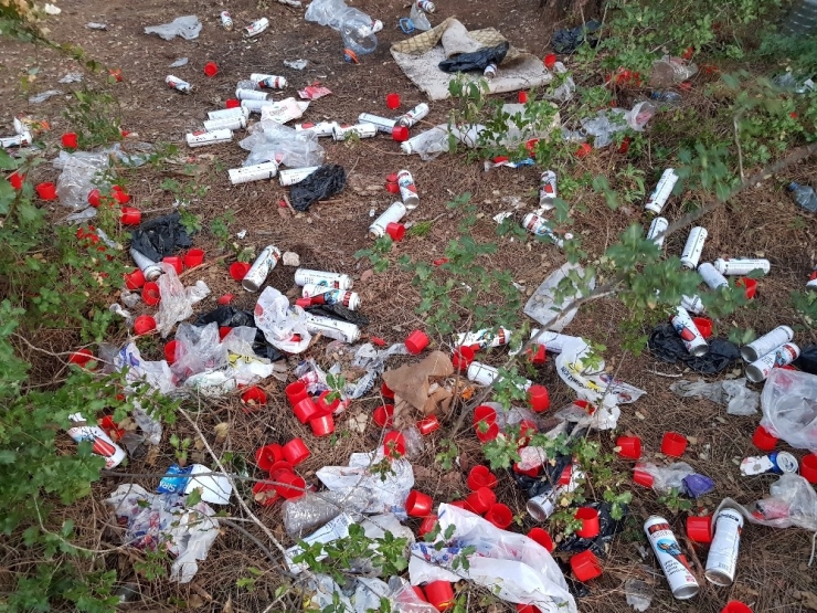Çakmak Gazı Kullanarak Kendinden Geçen Gençlere Polis Baskını