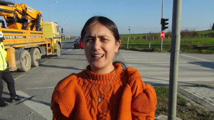 Otomobil Işıkta Bekleyen Araca Arkadan Çarptı: 4 Yaralı