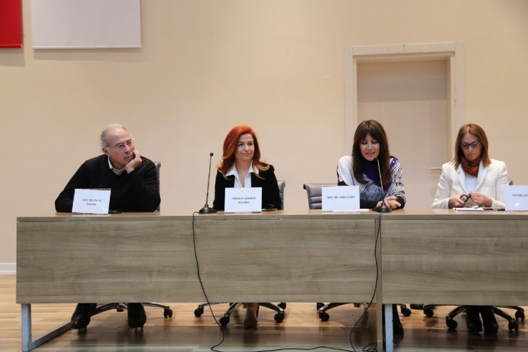 Doç. Dr. Yavuz Dizdar’dan Ailelere Sosyal Medya Tepkisi: "Evde Herkesin Elinde Cep Telefonu Olursa Çocuk Neden Okusun”