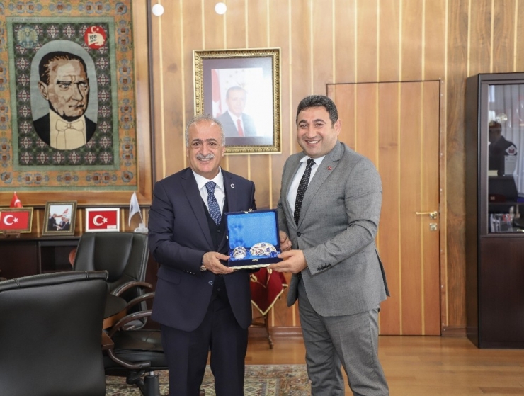 Atatürk Üniversitesi’nde Ortadoğu Ve Suriye’nin Durumu Konuşuldu