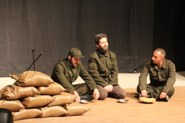 “Zaman Tüneli” Hem Güldürdü Hem Duygulandırdı