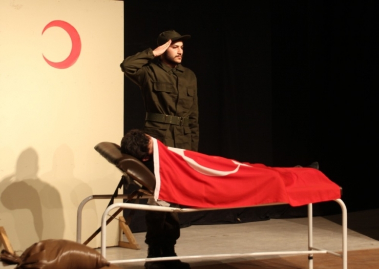 “Zaman Tüneli” Hem Güldürdü Hem Duygulandırdı