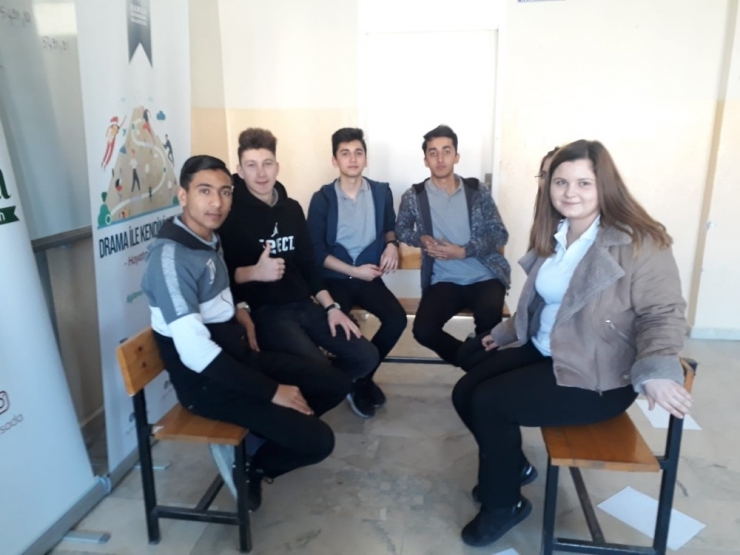 Drama İle Kendini Keşfet