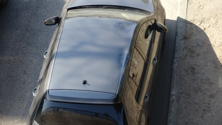 İntihara Teşebbüs Eden Vatandaş Hareket Halindeki Otomobilin Üstüne Düştü