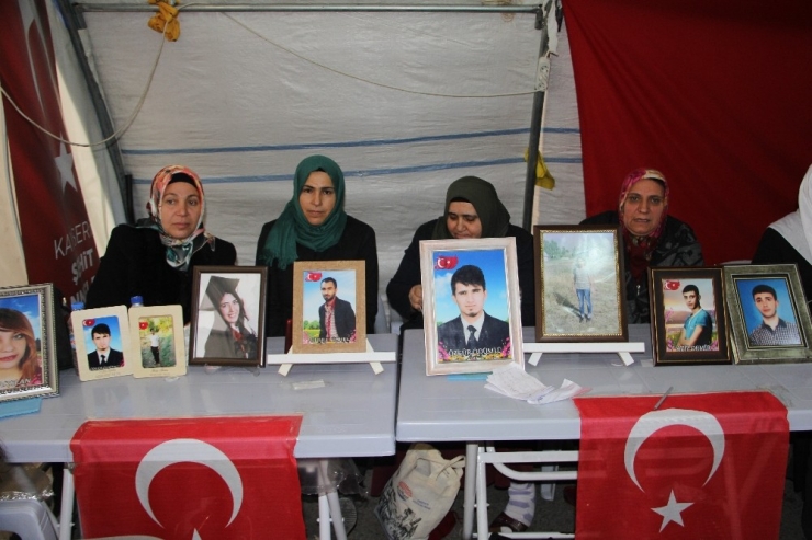 Hdp Önündeki Ailelerin Evlat Nöbeti 170’inci Gününde