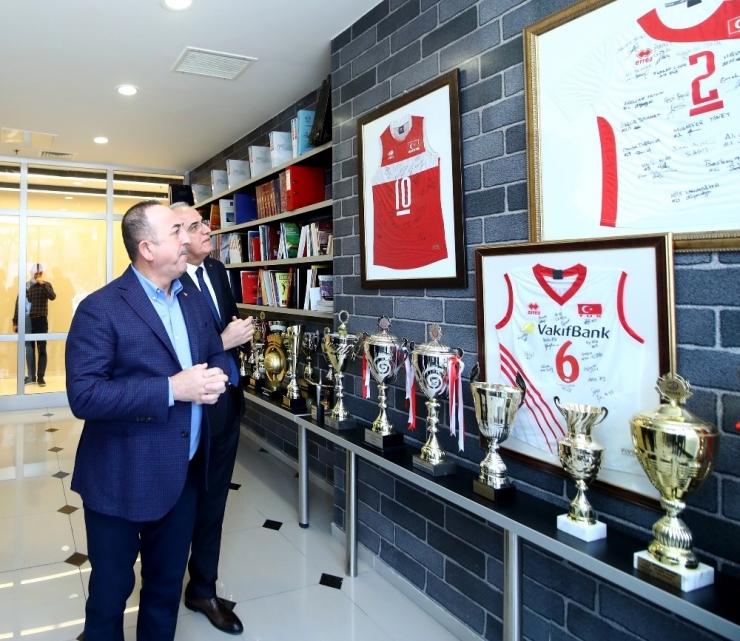 Bakan Çavuşoğlu’dan Tvf Başkent Voleybol Kampüsü’ne Ziyaret