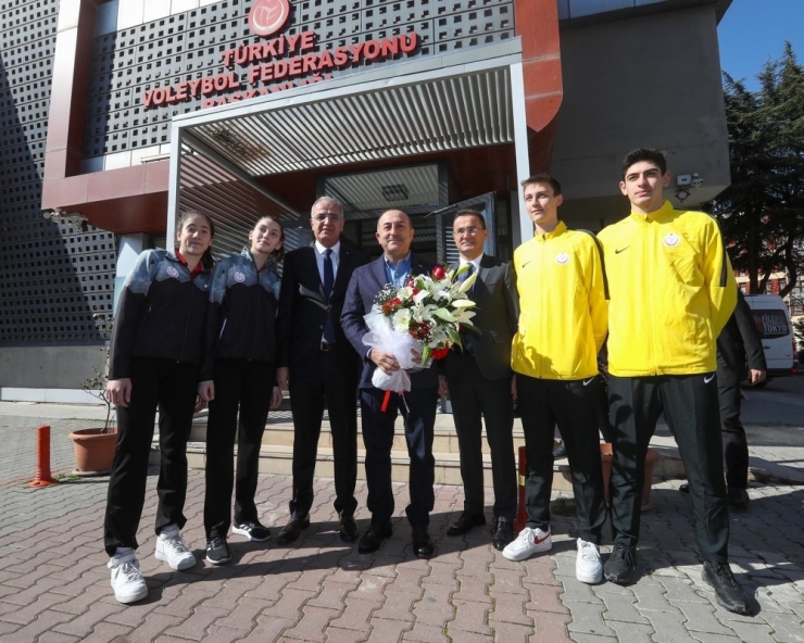 Bakan Çavuşoğlu’dan Tvf Başkent Voleybol Kampüsü’ne Ziyaret