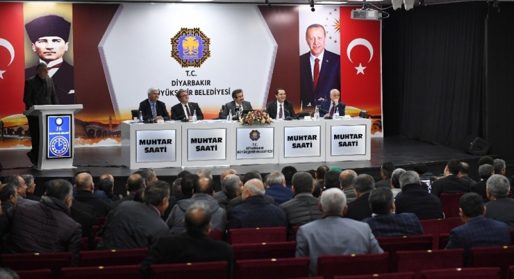 Vali Güzeloğlu: "2 Bin 158 Kilometre Yola Sıcak Asfalt Serilecek, Bu Bir Rekordur"