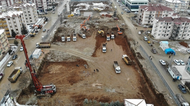 Elazığ’da 435 Binanın Yıkımı Yapıldı, Yeni Konutların Temel Atma Süreci Başladı