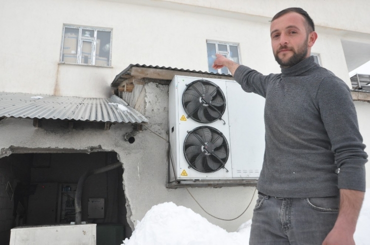 Çatıdaki Karı Temizlerken Ölümden Dönen Özgenç, O Anları Anlattı