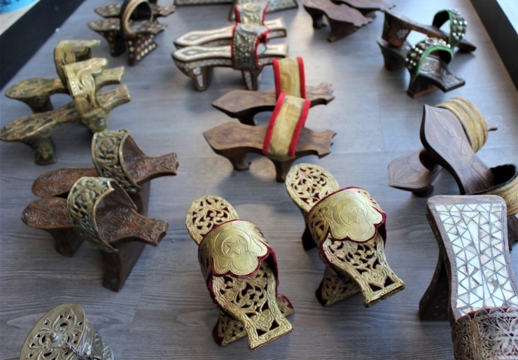 Şehir Şehir Gezip Topladığı Takunyaları Tarihi Dizilere Kiralıyor