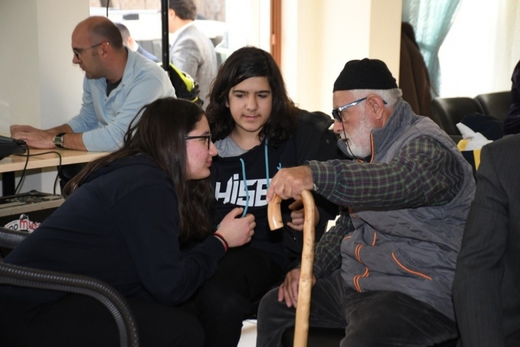 Gençler Söyledi, Büyükler Eğlendi