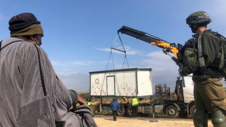 İsrail İşgal Güçleri, Seyyar Okula El Koydu