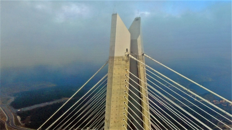 Sis İçinde Yükselen Yavuz Sultan Selim Köprüsü Hayran Bıraktı