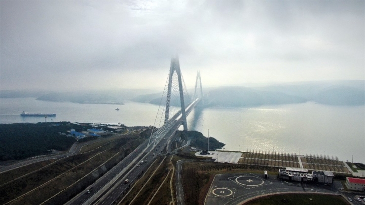 Sis İçinde Yükselen Yavuz Sultan Selim Köprüsü Hayran Bıraktı