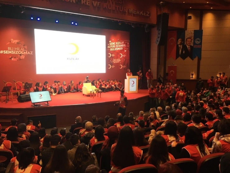 Kızılay Genel Başkanı Kerem Kınık Saz Çaldı, Genç Gönüllüler Şarkı Söyledi