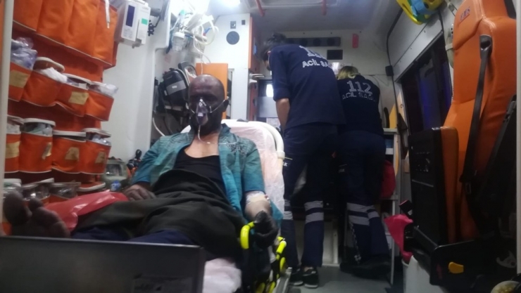 İzmir’de 11 Katlı Binada Korkutan Yangın: 10 Kişi Dumandan Etkilendi