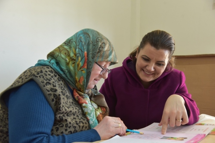 70 Yaşında Okuma Yazma Öğrendi