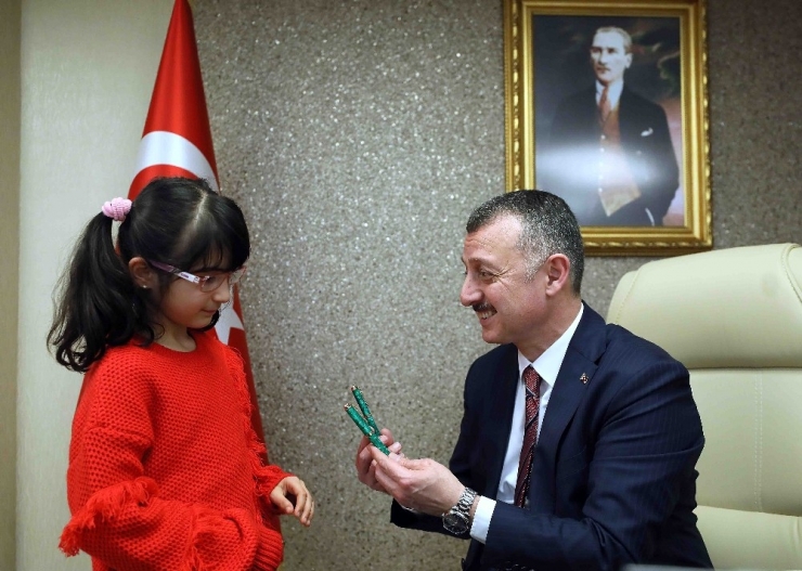 Başkan Büyükakın, Minik Öğrencinin Çevre Sorularını Yanıtladı