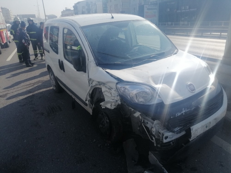 Otomobil Tır İle Çarpıştı: 2 Yaralı