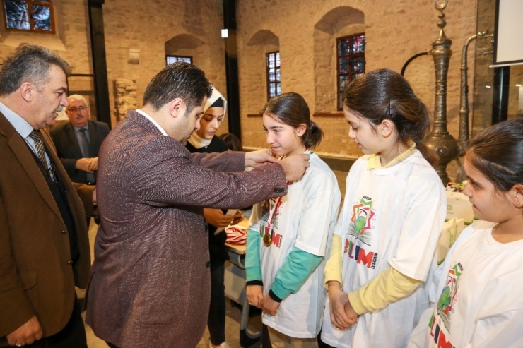 Meram’da Çekişmeli Geçen Bilgi Yarışmasında İki Ortaokul Birinciliği Paylaştı