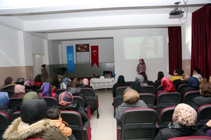 Küçükçekmece Belediyesi İkinci Yarıyılda Da Okullarda Eğitim Programları Düzenliyor