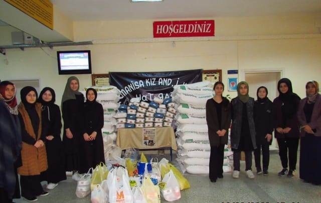 İmam Hatipli Kızlardan Savaş Mağdurlarına Un Yardımı