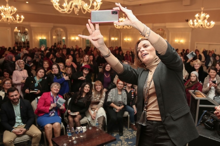 Cündübeyoğlu Nilüferli Kadın Hayranlarıyla Buluştu