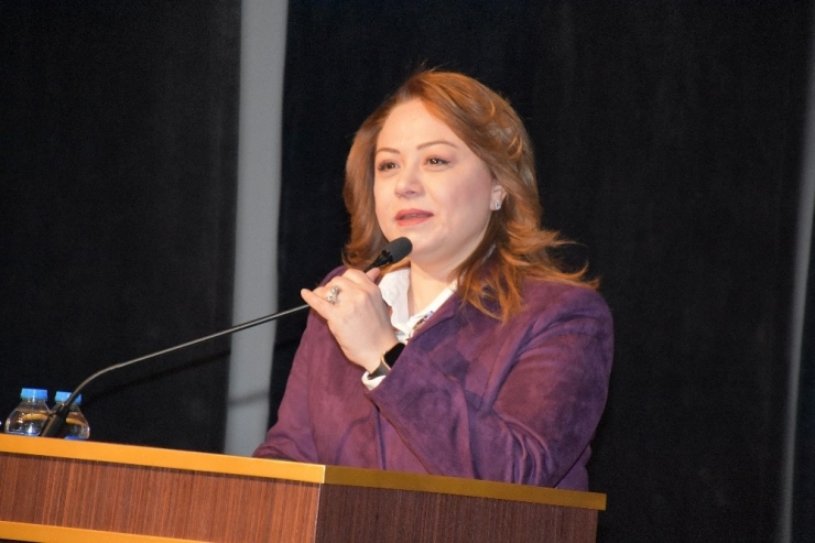 “Gençlik, Şuur, Öz Güven Ve İletişim” Konferansı Verildi