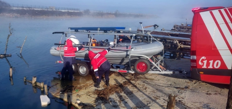 Karadeniz’de Kaybolan 19 Yaşındaki Balıkçıyı Arama Kurtarma Çalışmaları Devam Ediyor