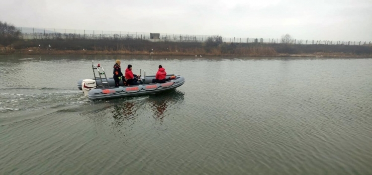 Karadeniz’de Kaybolan 19 Yaşındaki Balıkçıyı Arama Kurtarma Çalışmaları Devam Ediyor
