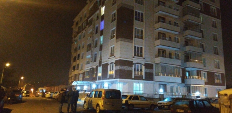 Çatıya Çıkan Cezaevi Firarisi, Polisi Harekete Geçirdi