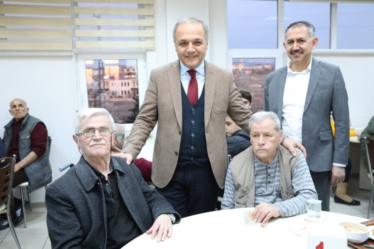 Üçok: “Yaşlılarımız, Geçmiş İle Geleceği Birbirine Bağlayan Değerlerimizdir”