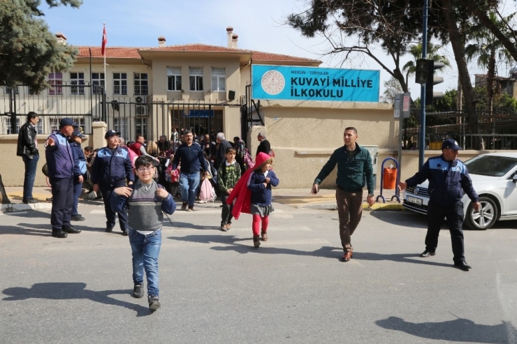 Toroslar Zabıtası, Okul Önlerinde Güvenlik Uygulaması Başlattı