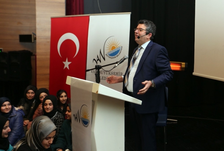 Yazar Kapaklıkaya’yı Vatandaşlarla Buluştu