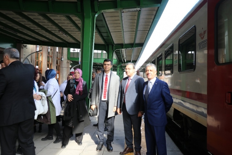 Afyonkarahisar Tren Garı’nda Yolcuların Kan Şekeri Ölçüldü