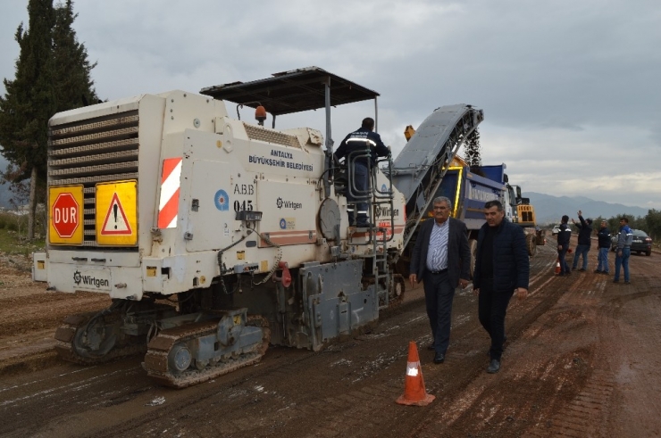 Döşemealtı Cezaevi Yolu Yenileniyor