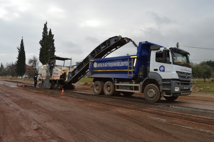 Döşemealtı Cezaevi Yolu Yenileniyor