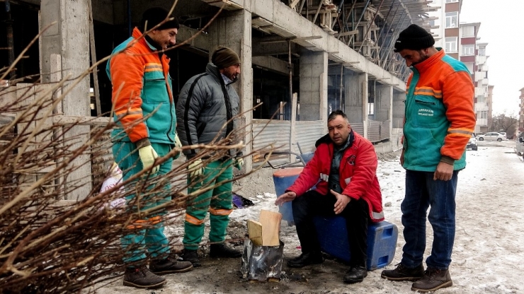 Temizlik İşçilerinin Soğukla Mücadelesi