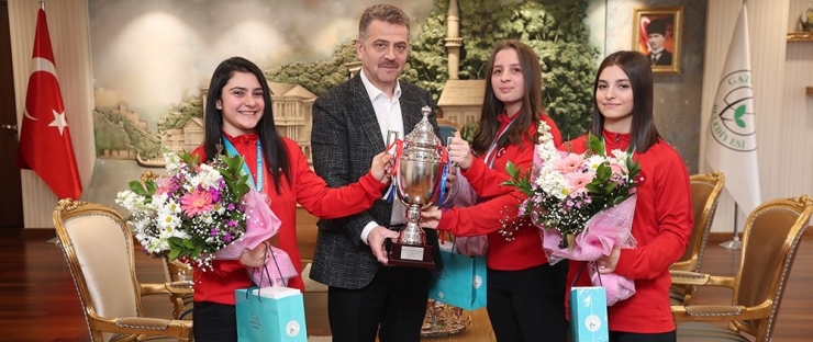 Başkanı Usta, Milli Karatecileri Makamında Ağırladı