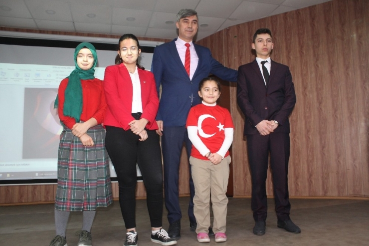 Manyas’ta İstiklal Marşı Okuma Yarışması Yapıldı